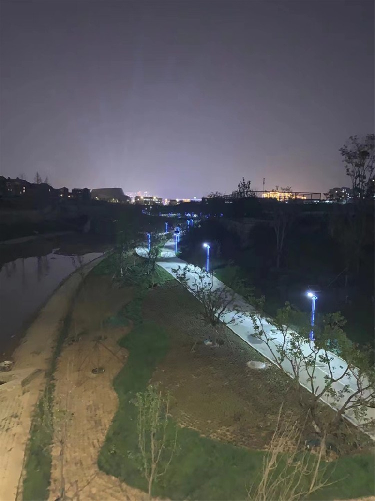 韓倉(cāng)河道太陽(yáng)能亮化案例